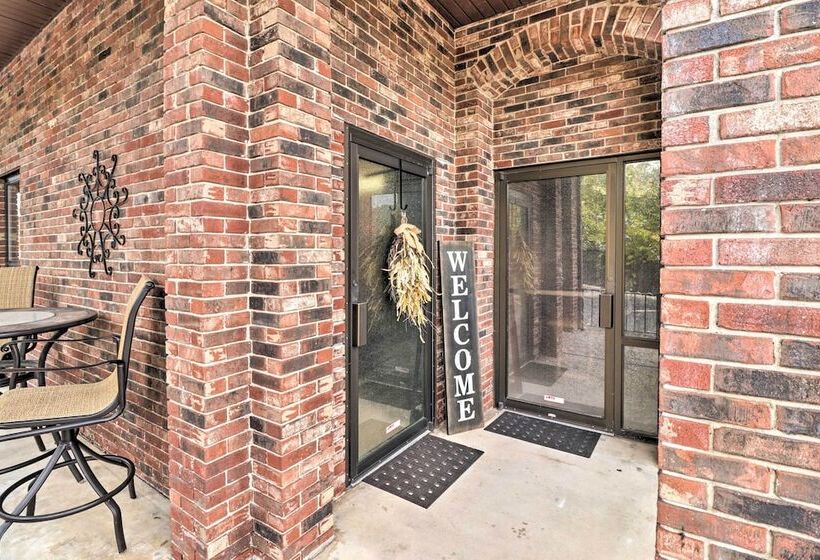 Roomy Multi Family Retreat In Dtwn Mountain Home!