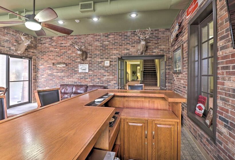 Roomy Multi Family Retreat In Dtwn Mountain Home!