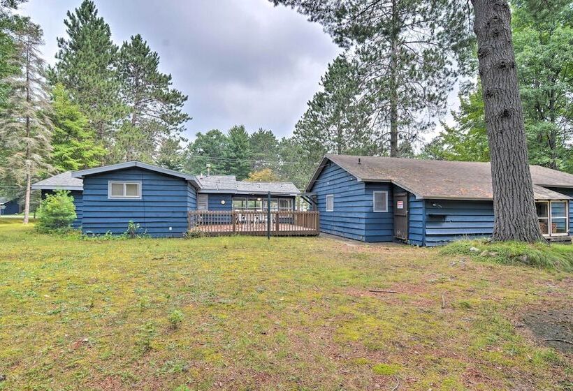 Roscommon Cabin W/ Fire Pit: Walk To Higgins Lake!