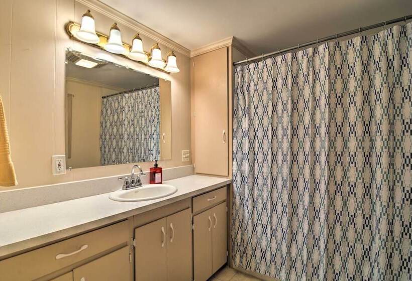 Roscommon Cabin W/ Fire Pit: Walk To Higgins Lake!