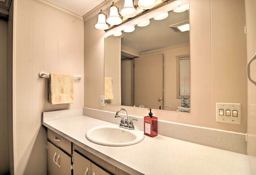 Roscommon Cabin W/ Fire Pit: Walk To Higgins Lake!