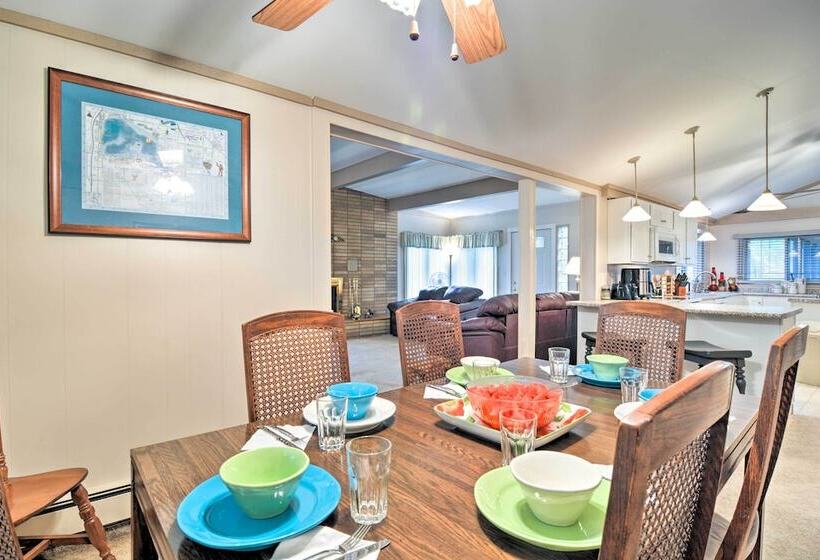 Roscommon Cabin W/ Fire Pit: Walk To Higgins Lake!