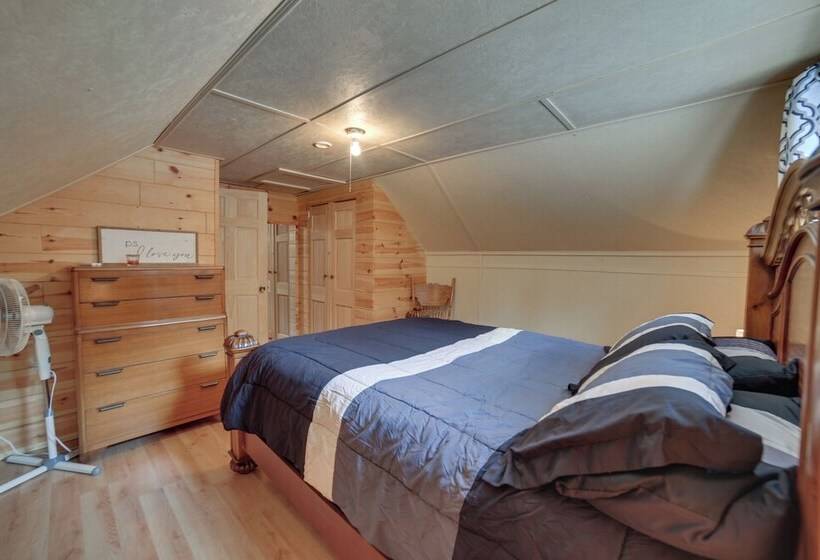 6 Mi To Shingleton: Manistique Home W/ Yard!