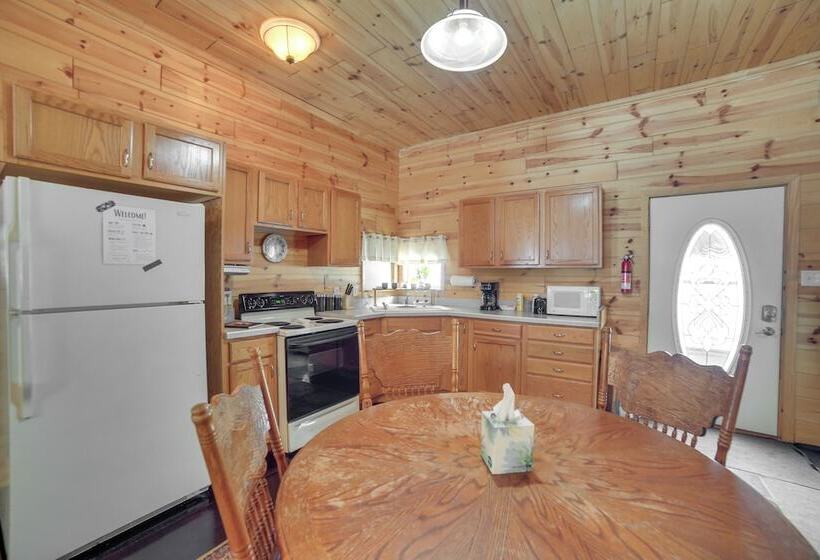 6 Mi To Shingleton: Manistique Home W/ Yard!