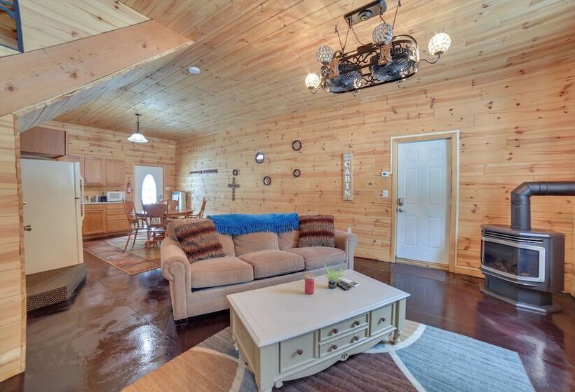 6 Mi To Shingleton: Manistique Home W/ Yard!