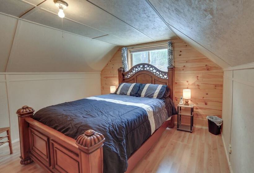 6 Mi To Shingleton: Manistique Home W/ Yard!