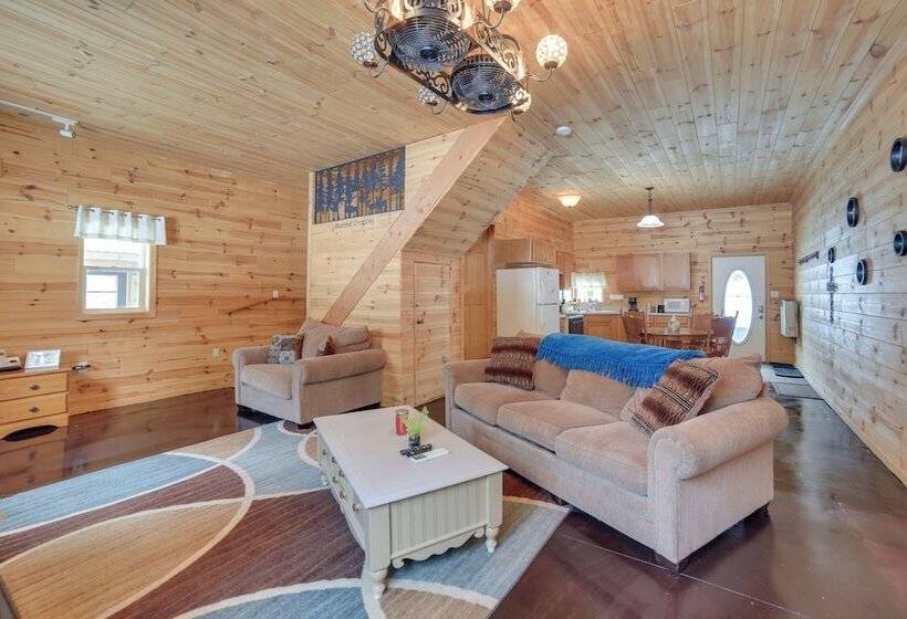 6 Mi To Shingleton: Manistique Home W/ Yard!