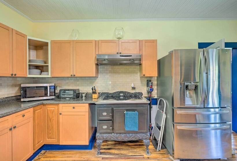 Rustic & Historic Guildhall Farmhouse W/ Fire Pit!