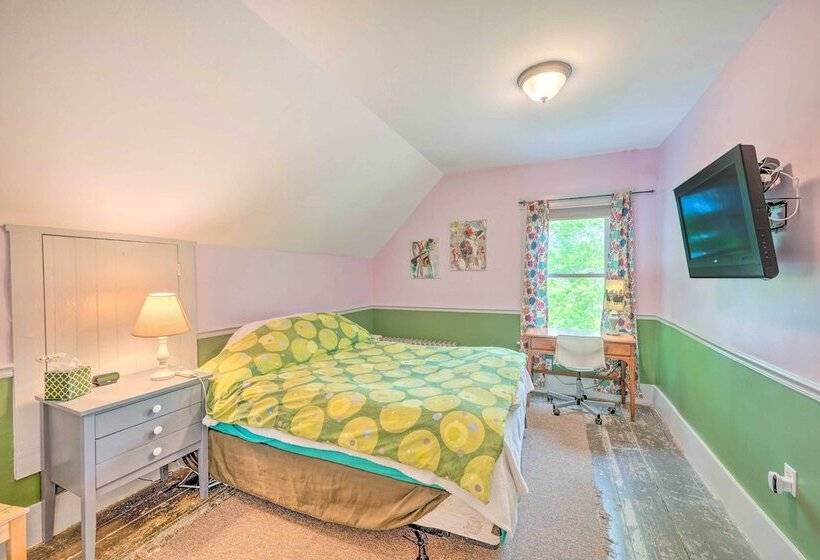 Rustic & Historic Guildhall Farmhouse W/ Fire Pit!