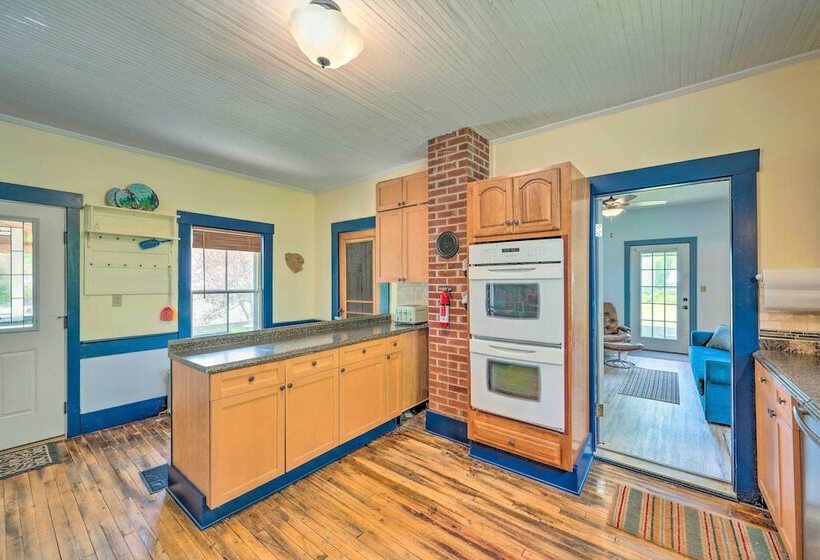 Rustic & Historic Guildhall Farmhouse W/ Fire Pit!