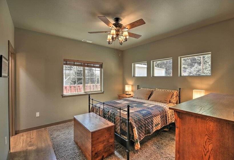 Rustic Cabin Near Mt Rainier: Fire Pit & Bbq!