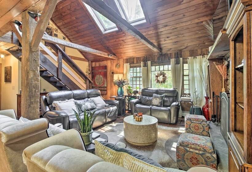 Rustic Retreat W/ Hot Tub In North Branford!