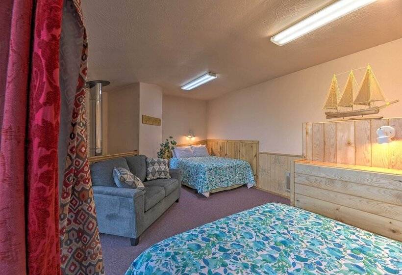 Sanderling Sea Cottages, Unit 2: Walk To Coast!