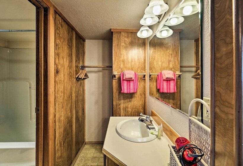 Sanderling Sea Cottages, Unit 2: Walk To Coast!