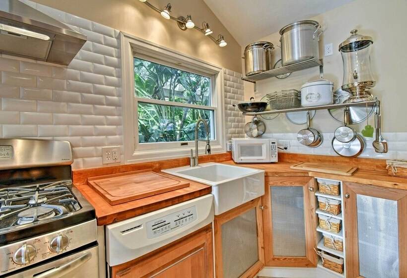 Sarasota Bungalow W/ Pergola, Garden & Waterfalls!