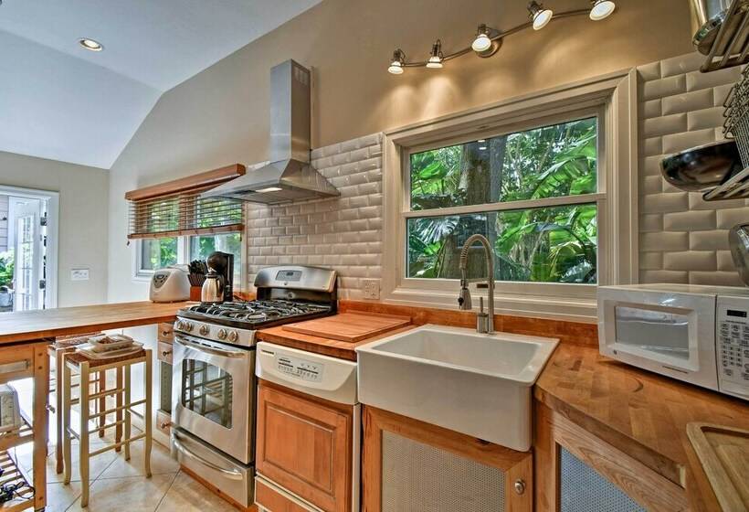 Sarasota Bungalow W/ Pergola, Garden & Waterfalls!