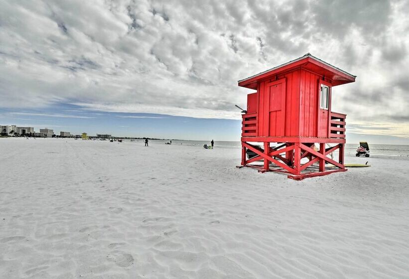 Sarasota Bungalow W/ Pergola, Garden & Waterfalls!