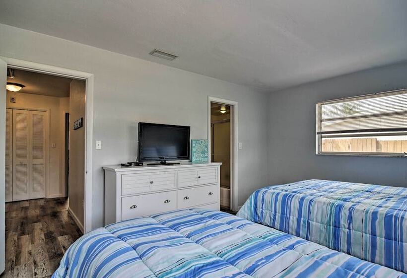 Sarasota Home W/large Backyard & Water Access