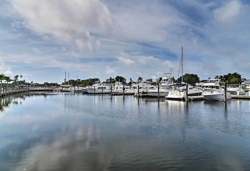 Sarasota Home W/large Backyard & Water Access