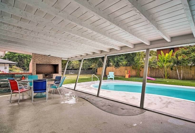 Sarasota Home W/large Backyard & Water Access