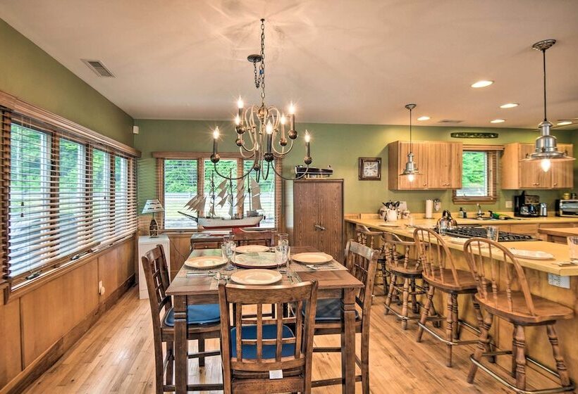 Scenic Little Ossipee Lake Retreat W/ Grill!