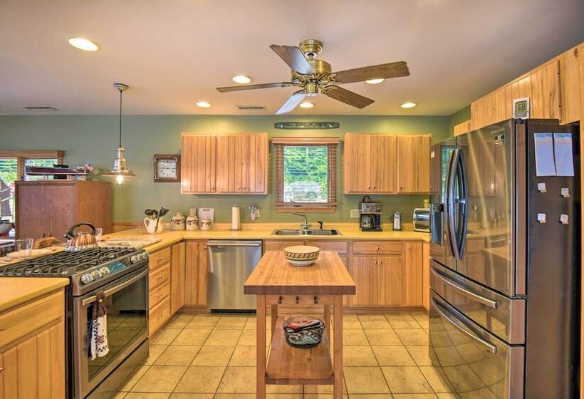 Scenic Little Ossipee Lake Retreat W/ Grill!