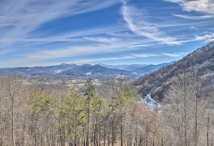 Scenic Pet Friendly House W/ Private Hot Tub!