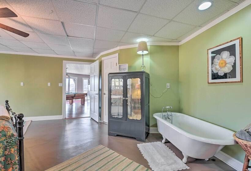 Scenic Pet Friendly House W/ Private Hot Tub!