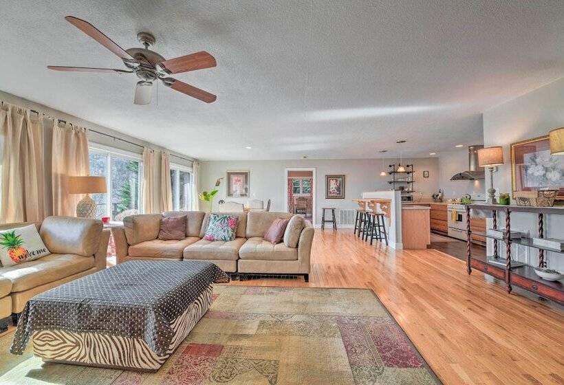 Scenic Pet Friendly House W/ Private Hot Tub!