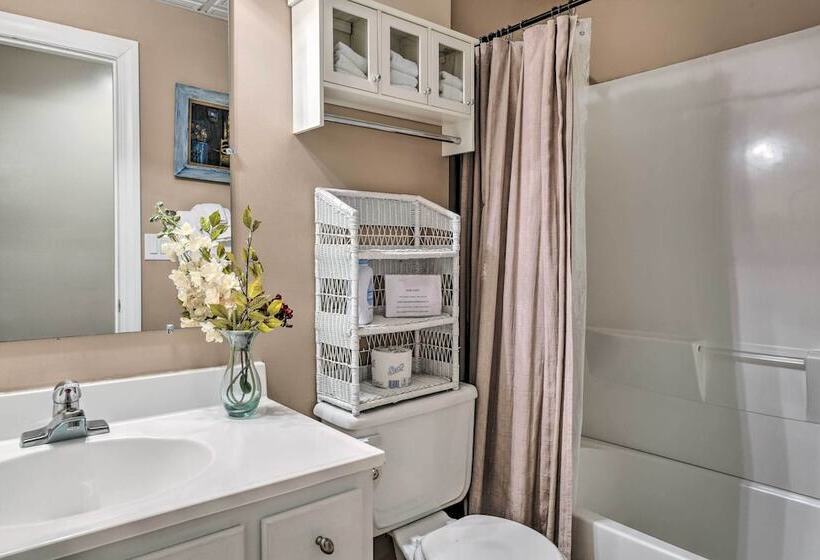 Scenic Pet Friendly House W/ Private Hot Tub!