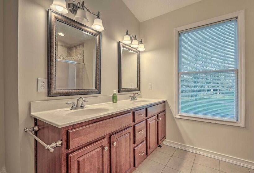 Sugar Grove Escape W/ Hot Tub & Remote Workspace!