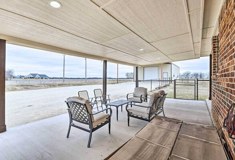 Secluded Krum Home W/ Patio & Gas Grill!