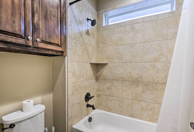 Secluded Krum Home W/ Patio & Gas Grill!