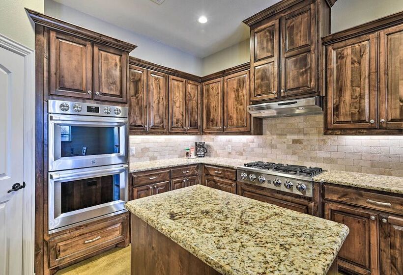 Secluded Krum Home W/ Patio & Gas Grill!