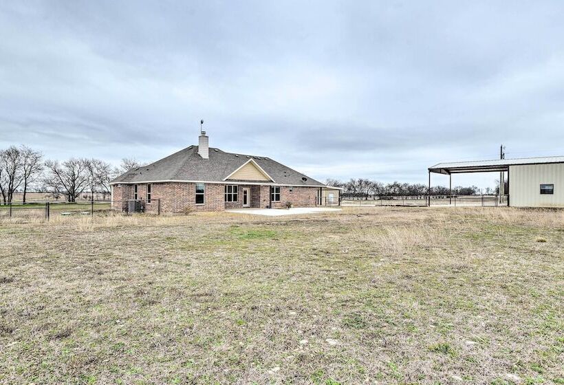 Secluded Krum Home W/ Patio & Gas Grill!