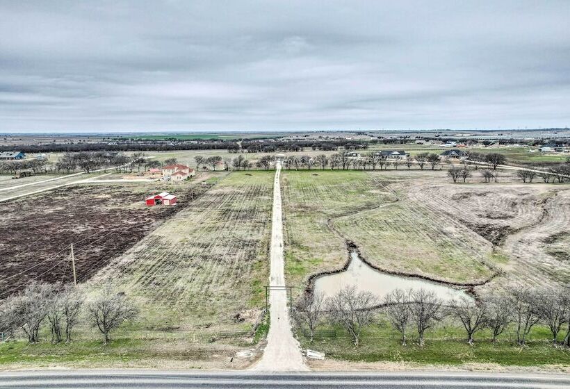 Secluded Krum Home W/ Patio & Gas Grill!