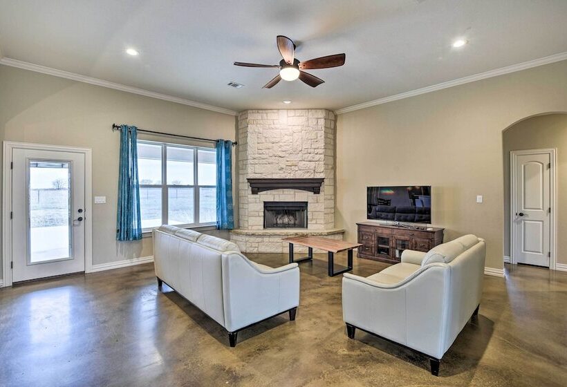 Secluded Krum Home W/ Patio & Gas Grill!