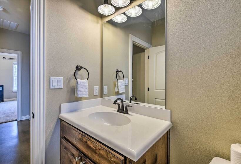 Secluded Krum Home W/ Patio & Gas Grill!