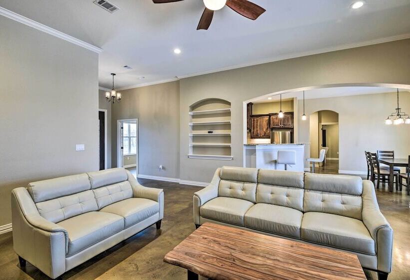 Secluded Krum Home W/ Patio & Gas Grill!