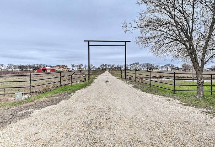 Secluded Krum Home W/ Patio & Gas Grill!