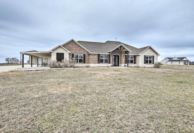 Secluded Krum Home W/ Patio & Gas Grill!