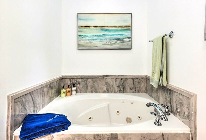 Secluded  La Mer Cottage  < 1 Mi To Beach!