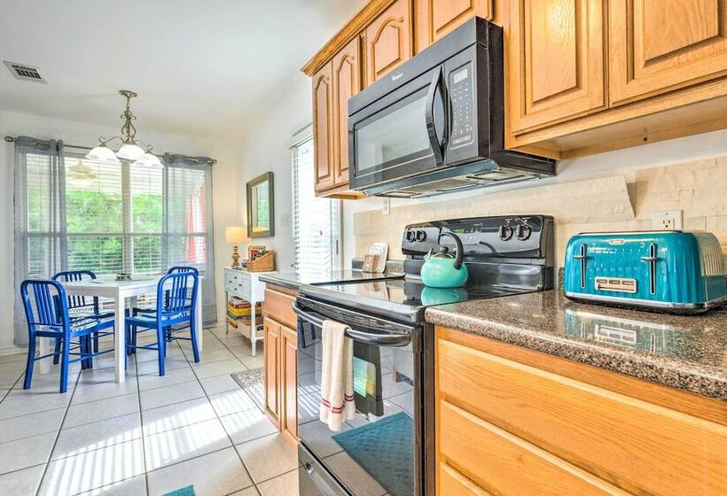 Secluded  La Mer Cottage  < 1 Mi To Beach!