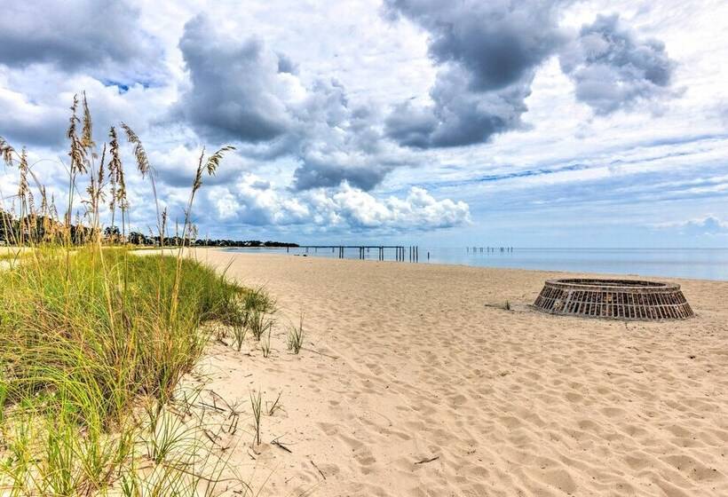 Secluded  La Mer Cottage  < 1 Mi To Beach!