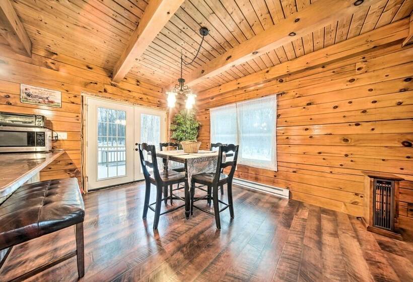 Cabin In Lake Chautauqua On 36 Acres W/ Hot Tub!