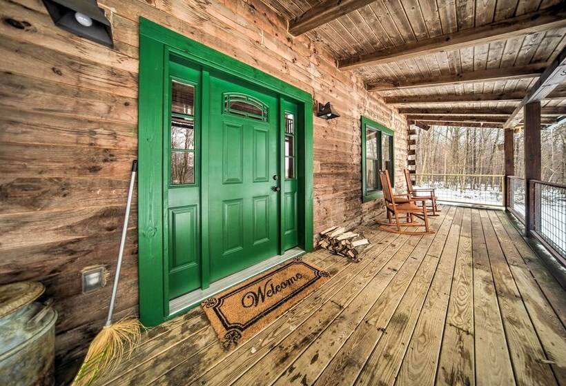 Cabin In Lake Chautauqua On 36 Acres W/ Hot Tub!