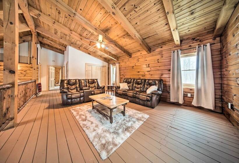 Cabin In Lake Chautauqua On 36 Acres W/ Hot Tub!