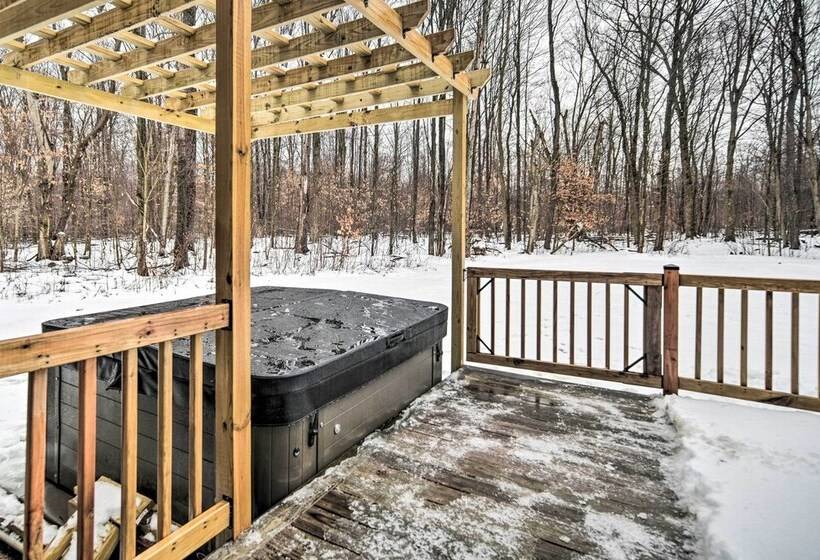 Cabin In Lake Chautauqua On 36 Acres W/ Hot Tub!