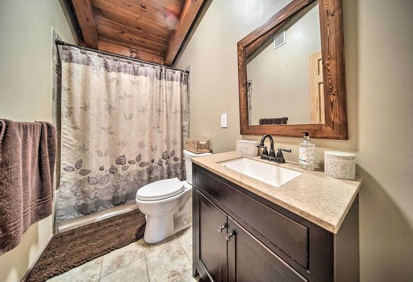 Cabin In Lake Chautauqua On 36 Acres W/ Hot Tub!