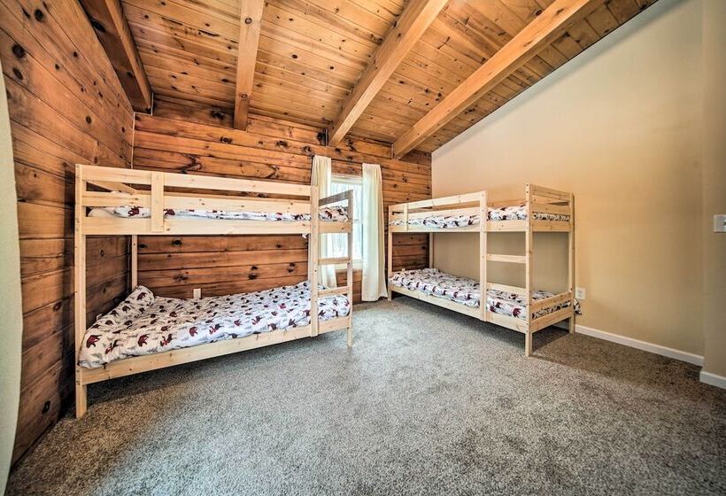 Cabin In Lake Chautauqua On 36 Acres W/ Hot Tub!